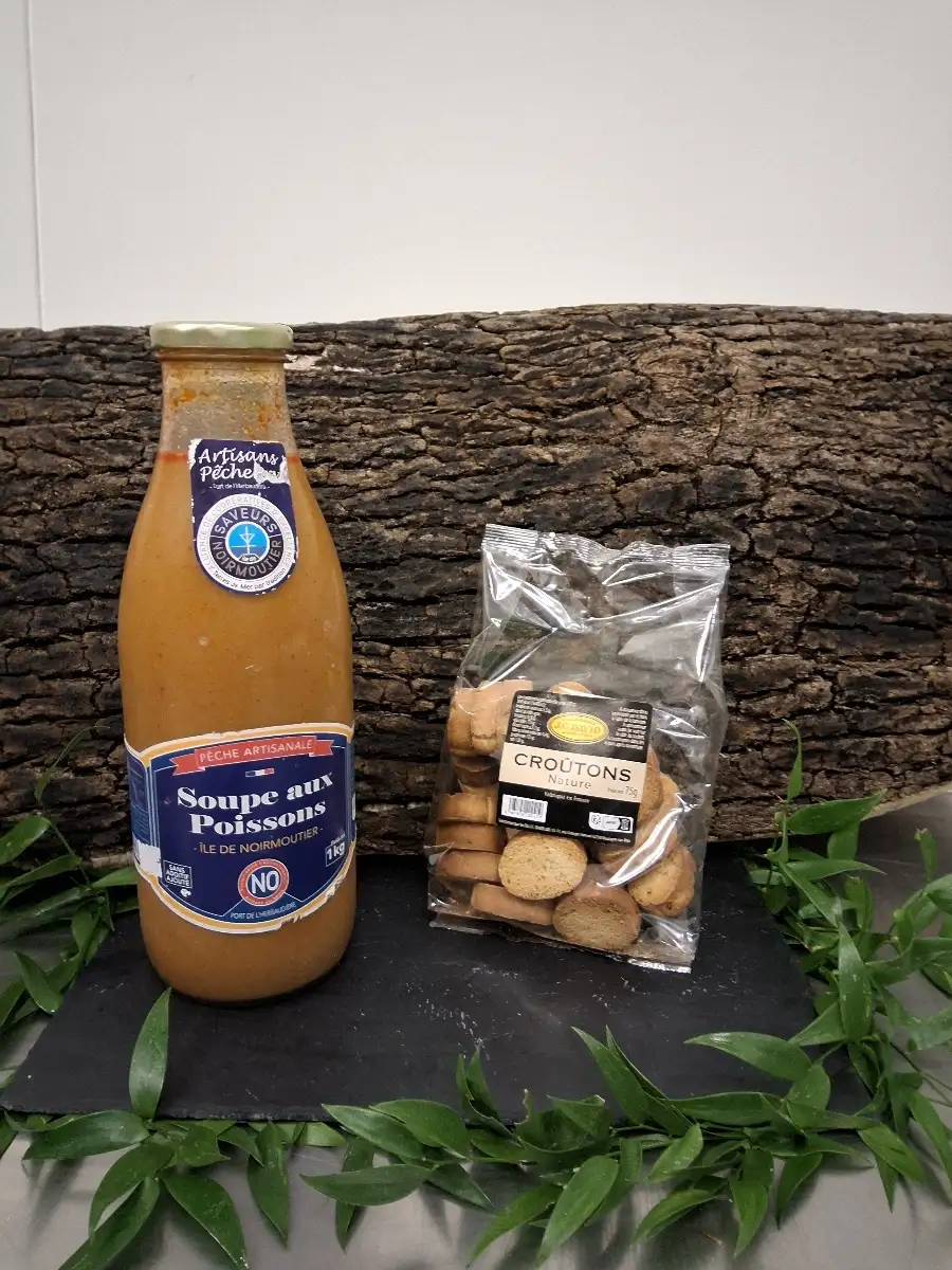 Soupe aux poisson plus croutons nature